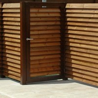 Separador con tubo de acero corten y madera