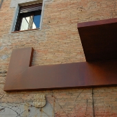 fachada patio interior acero corten