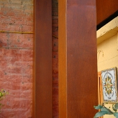 fachada patio interior acero corten